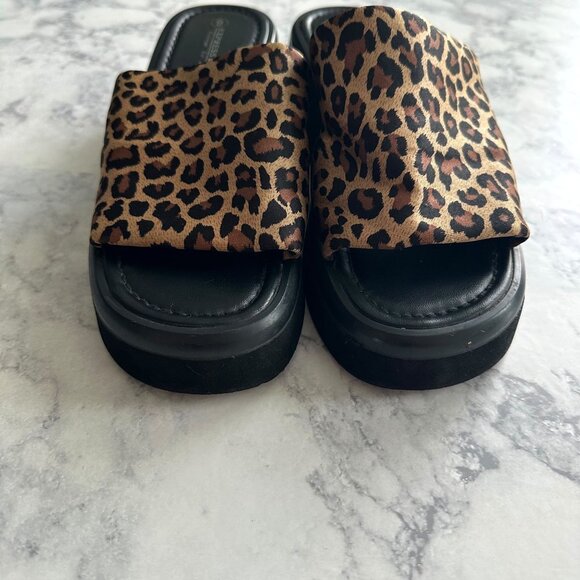 Expressions 90's Y2K Leopard Slide Sandals - Picture 7 of 10